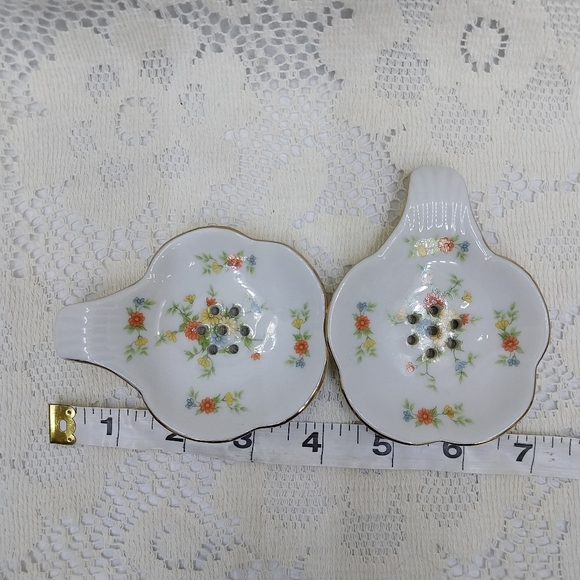 (2) Vintage Porcelain Tea Bag Strainer Floral Flower Pattern Gold Rim 3" - Picture 2 of 5